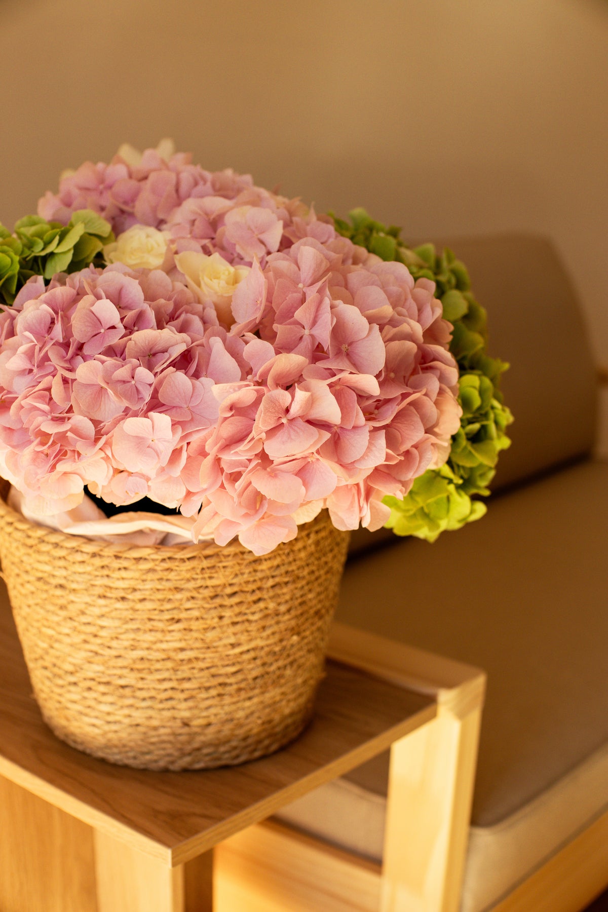 L size basket with hydrangeas and roses