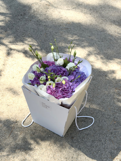 M size bouquet with hydrangeas and lisianthus
