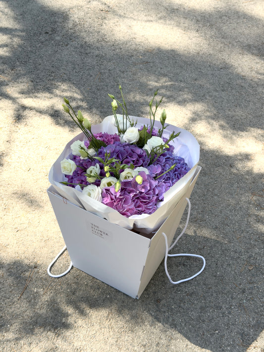 M size bouquet with hydrangeas and lisianthus